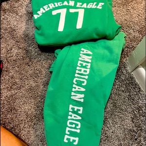 American Eagle sweatsuit.  New without tags It runs a lil large. Size is XL.